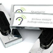 Badge d'identification avec attache aimantée