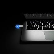 Clé USB en métal avec logo lumineux