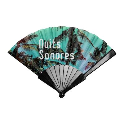 Eventail en plastique et tissu